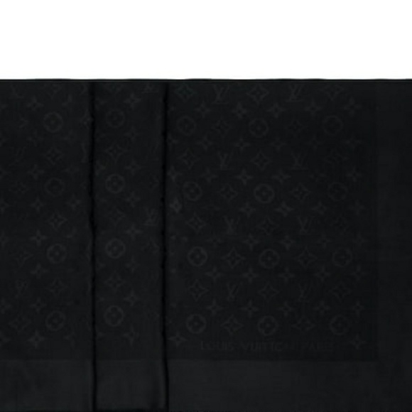 Louis Vuitton Scarf from Paris - Picture 4 of 7